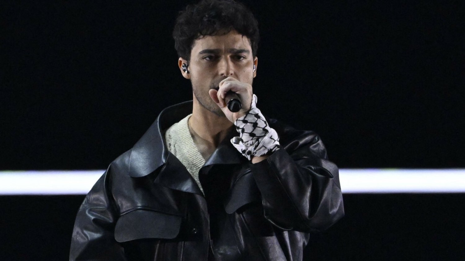 Eric Saade poparł Palestynę podczas pierwszego półfinału Eurowizji, zawiązując sobie kefiję na nadgarstku.