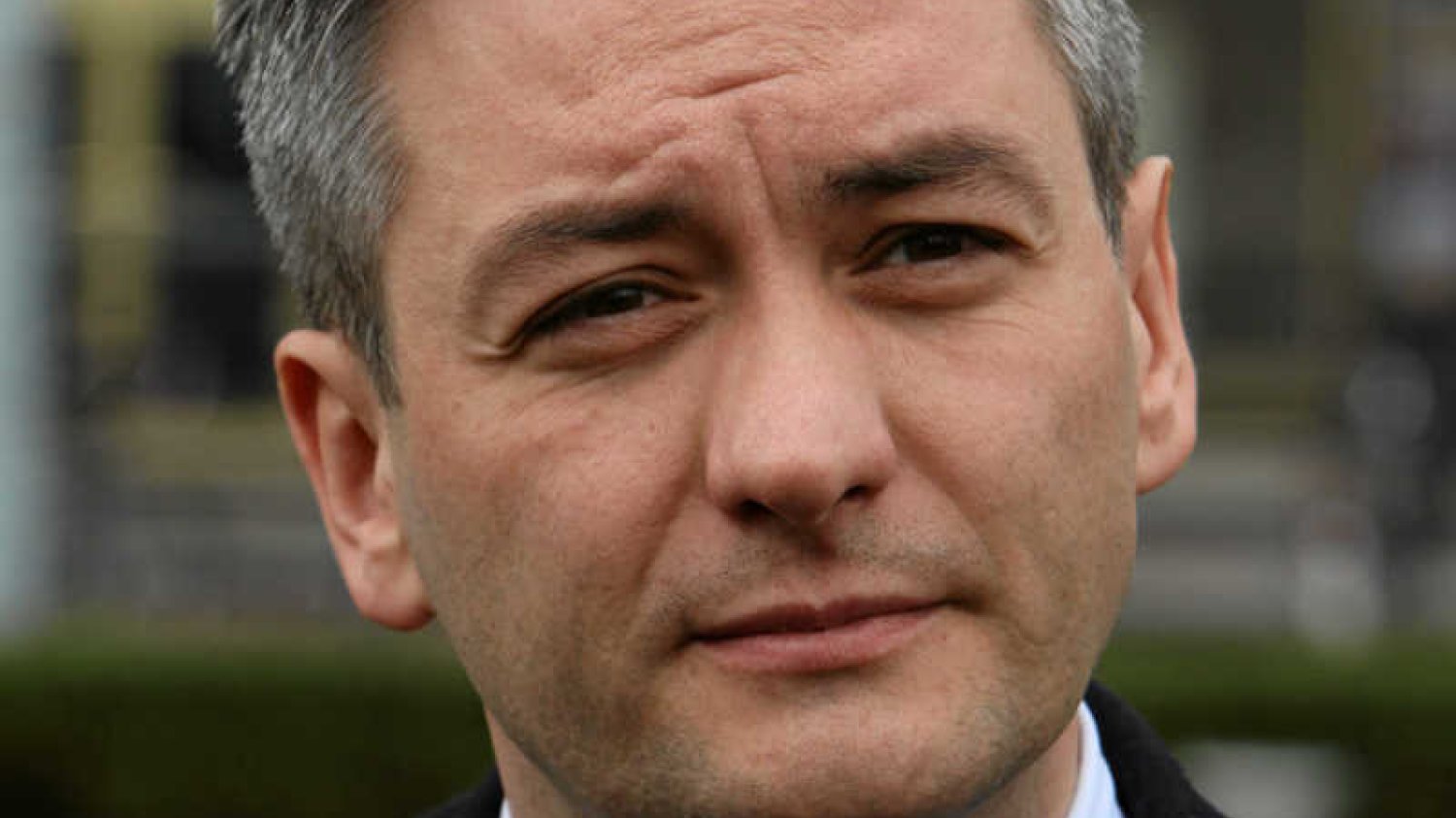 Robert Biedroń został uderzony i zwyzywany. Twierdzi, że policja nie przyjechała, a policja odpowiada, że była w 5 minut