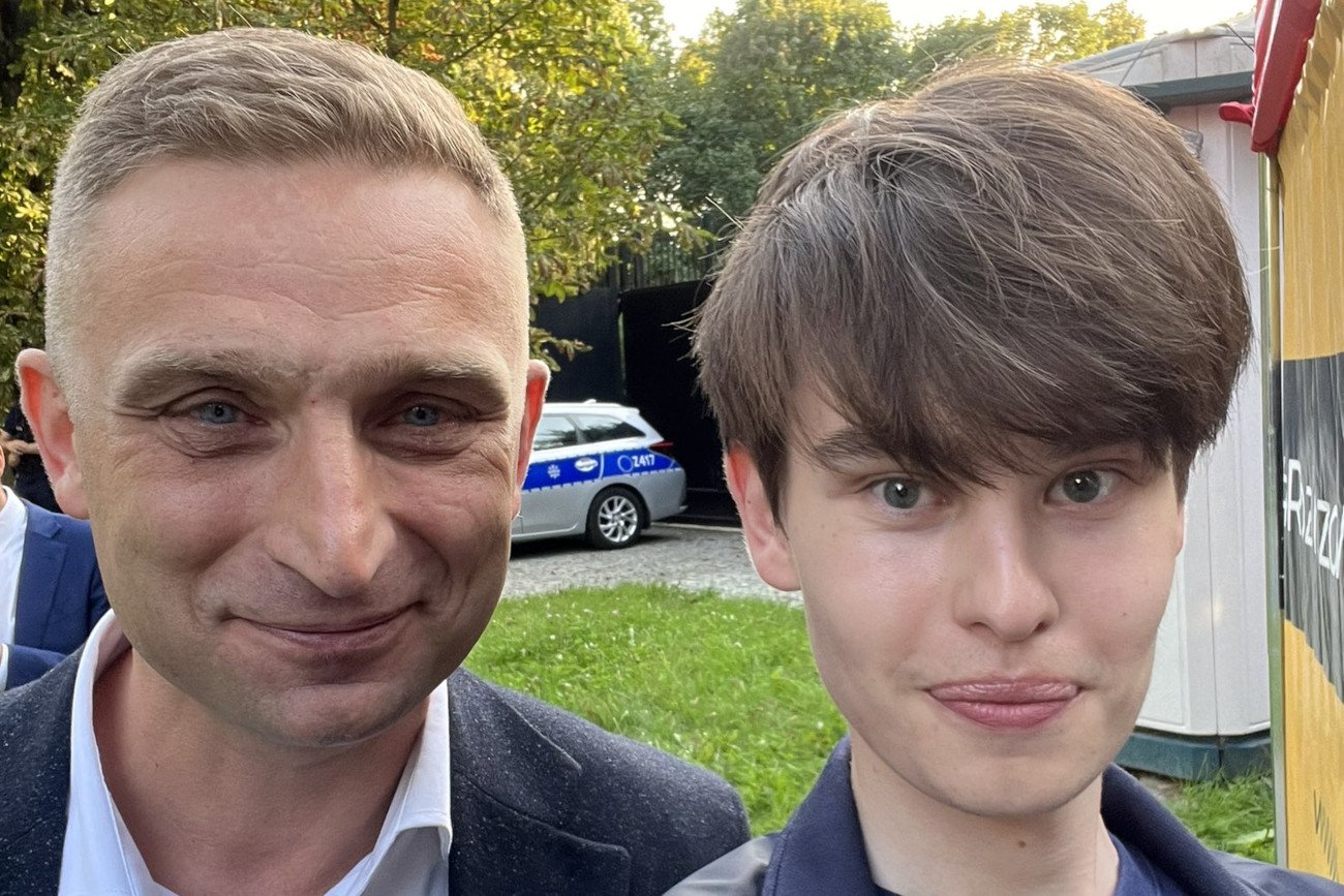 Szafarowicz na jednej demonstracji z Bąkiewiczem, zdjęcie podbija internet