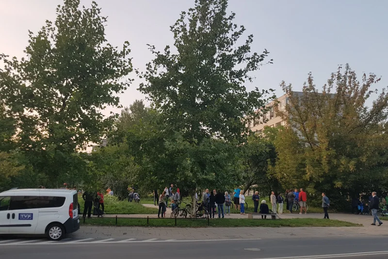 Na Jakiego oczekiwali nieliczni mieszkańcy i ekipa telewizyjna.