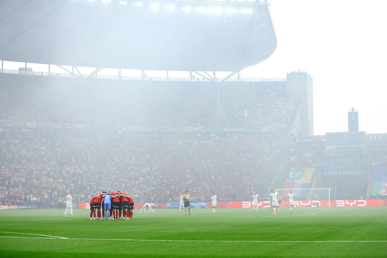 Jeden z kibiców miał spaść z trybuny podczas meczu Polska – Austra