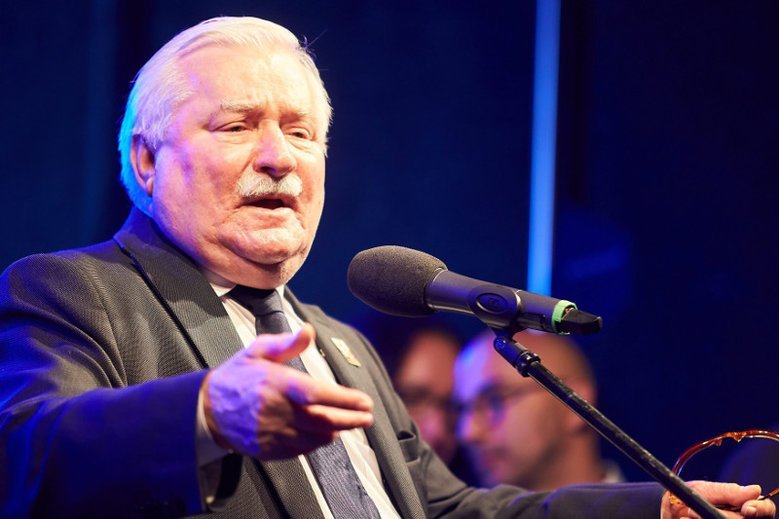 Lech Wałęsa w liście do The Rolling Stones poskarżył się na sytuację w Sądzie Najwyższym. Szef MSWiA kpi z kroku byłego prezydenta i proponuje, by napisał do Kim Kardashian.