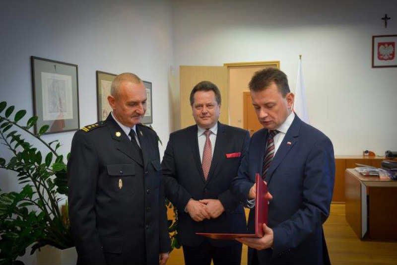 Szef Straży Pożarnej ma podrasowany życiorys.