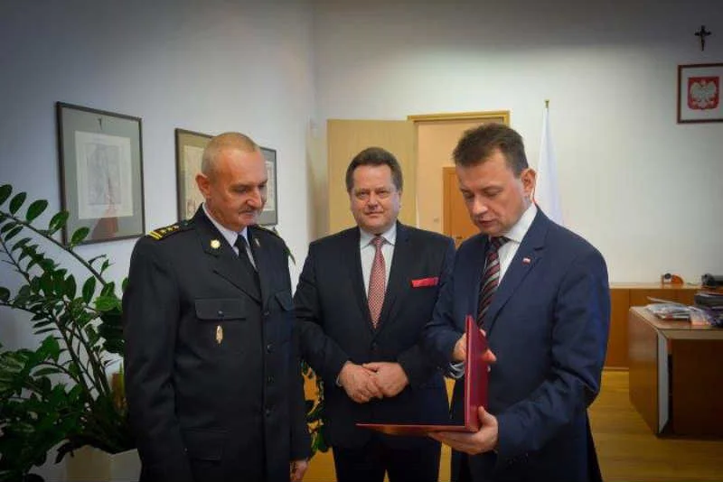 Szef Straży Pożarnej ma podrasowany życiorys.