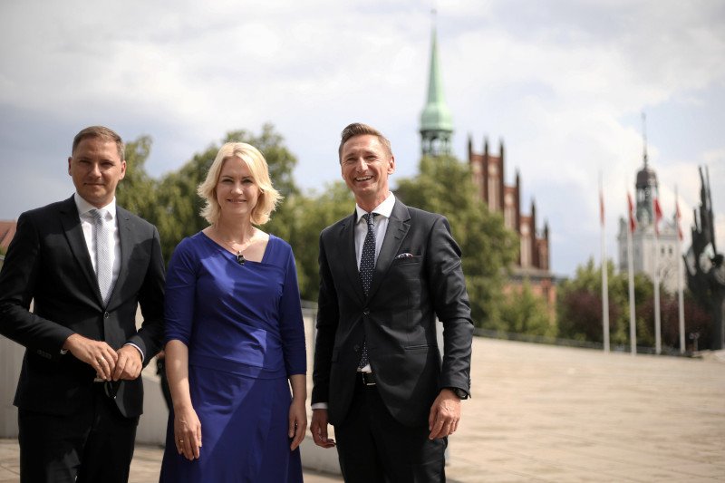 Sekretarz Stanu Meklemburgii Patrick Dahlemann , premier Meklemburgii - Pomorza Przedniego Manuela Schwesig i marszałek województwa zachodniopomorskiego Olgierd Geblewicz.