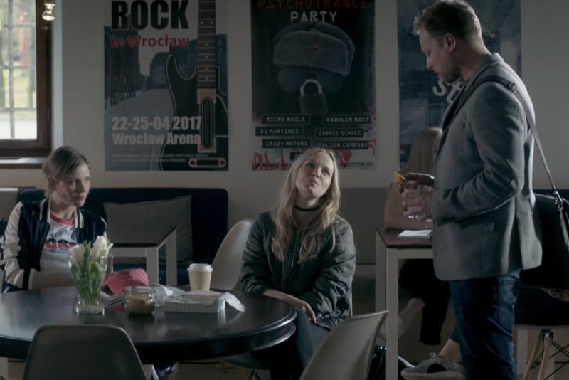 Szkoła sportretowana w drugim sezonie serialu "Belfer" bywa po prostu dziwna.