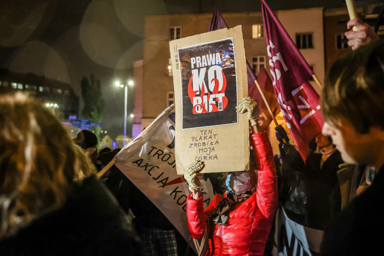 Rocznica wyroku TK ws. aborcji. Demonstracje Strajku Kobiet [Zdjęcia].