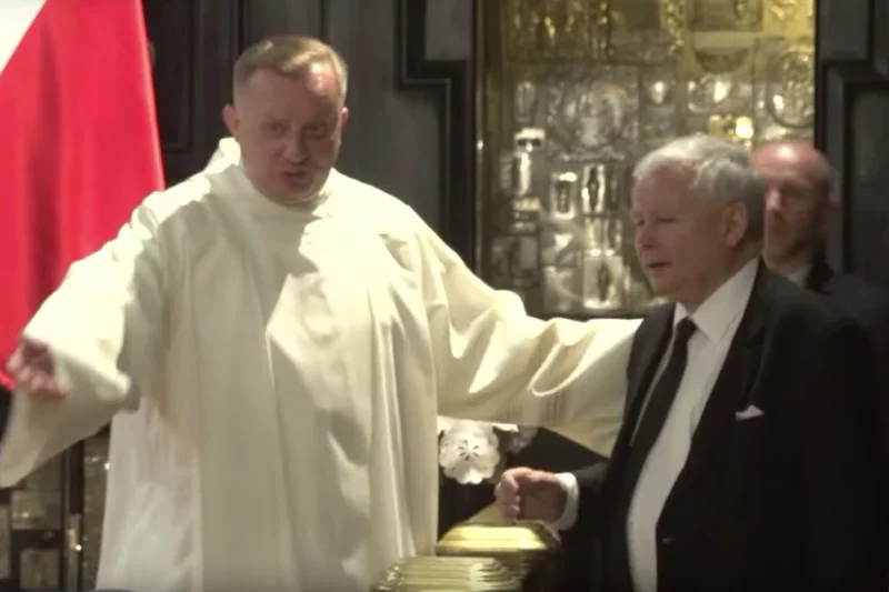 Jarosław Kaczyński na mszy prymicyjnej ks. Tymoteusza Szydło.