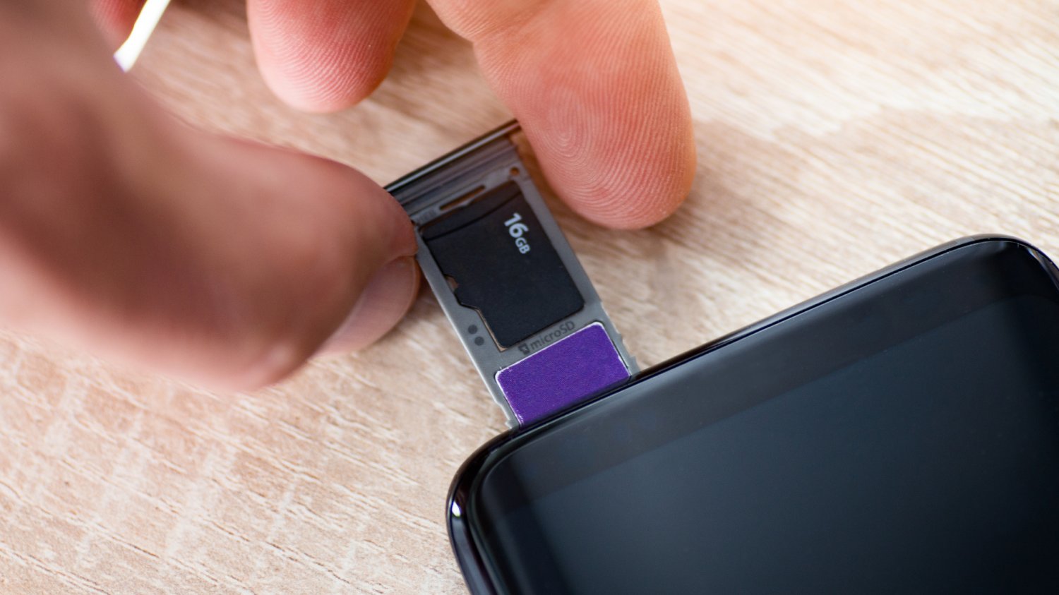Karty microSD mogą powrócić w smarftonach w 2026 r. Wszystko przez kryzys na rynku pamięci RAM