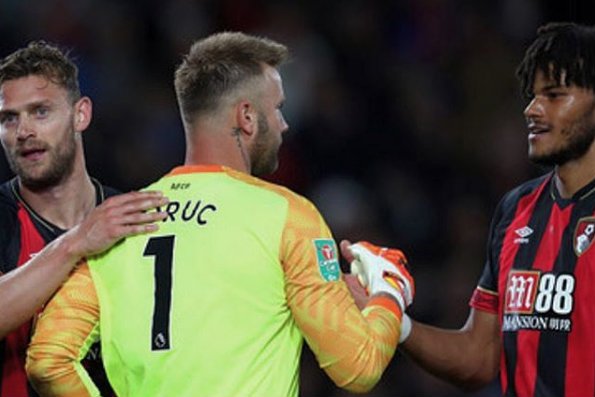 Artur Boruc fenomenalnie bronił strzały gwiazd Chelsea: Williana czy Oliviera Giroud.