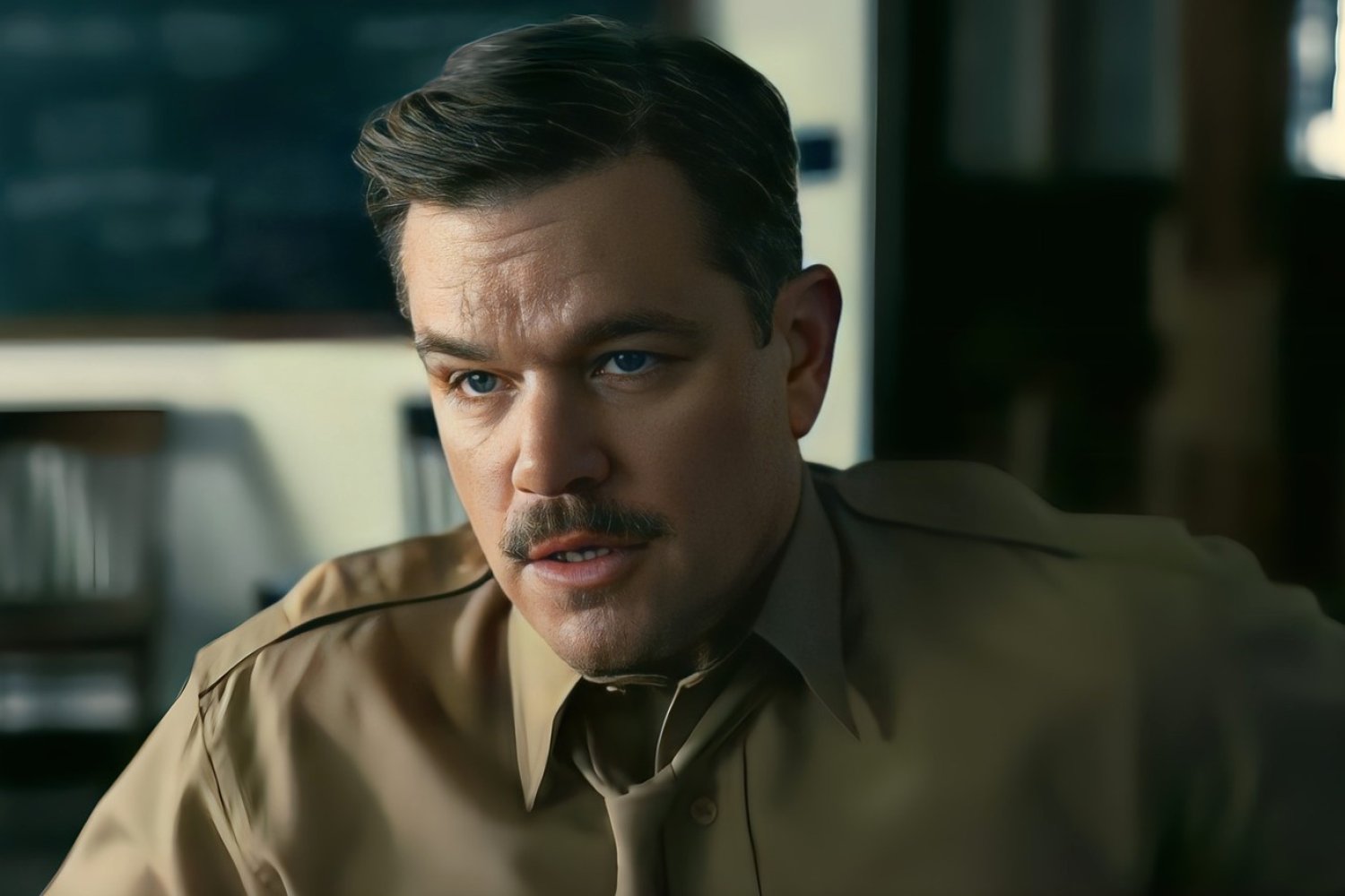 Matt Damon jako Leslie Groves