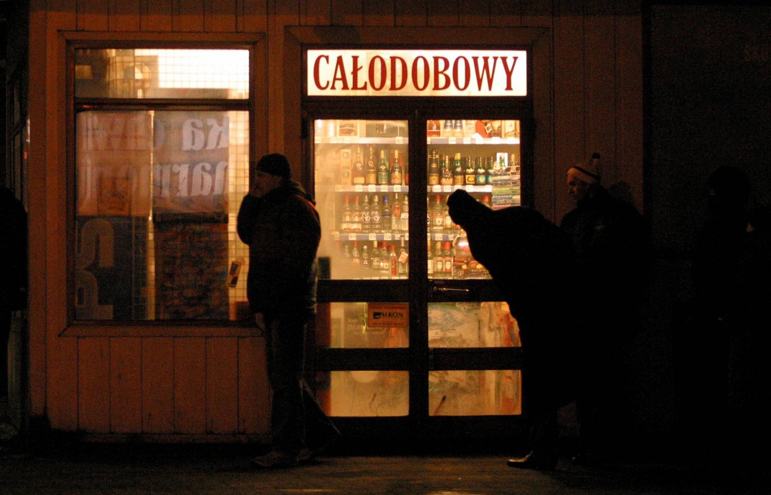 Jakie przygody mają sprzedawcy w sklepach monopolowych?