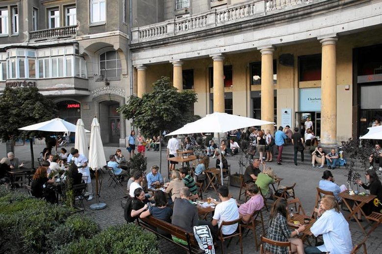 Pogoda będzie w najbliższych tygodniach zróżnicowana. Od deszczów, a nawet deszczu ze śniegiem do nawet 25 stopni Celsjusza.