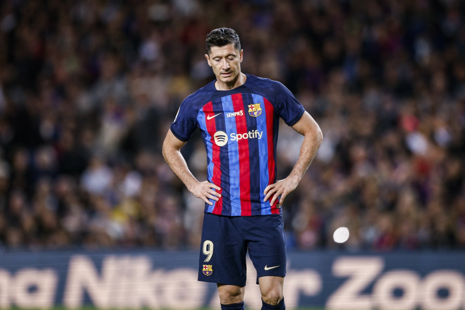 Barcelona gra, a "Lewy" przez istny cyrk jest na aucie. Wyrok sądu, znów nie może grać