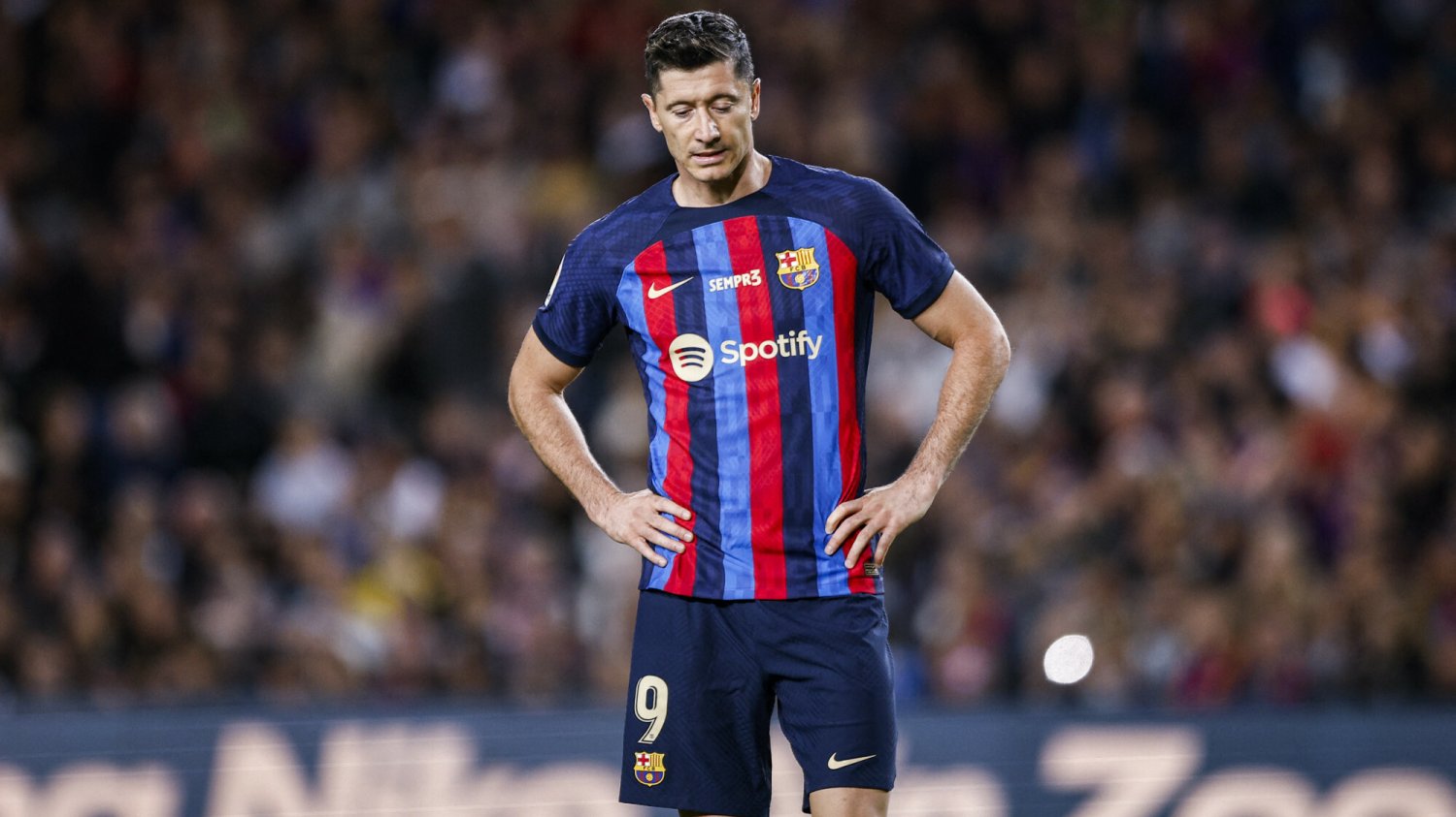 Barcelona gra, a "Lewy" przez istny cyrk jest na aucie. Wyrok sądu, znów nie może grać