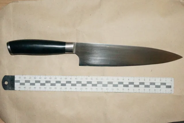 Nóż, który oddał policjantom 47-letni właściciel samochodu