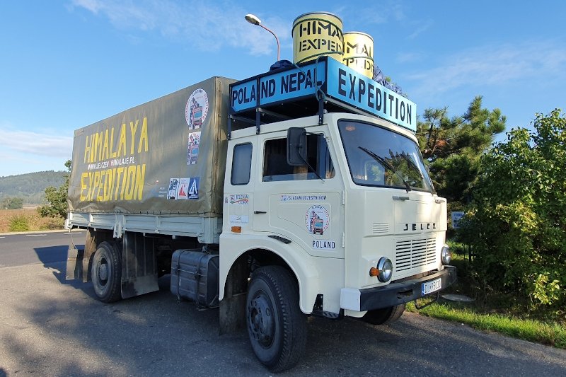 Maciej Pietrowicz chce pojechać w przyszłym roku do Katmandu, by oddać polskim himalaistom.