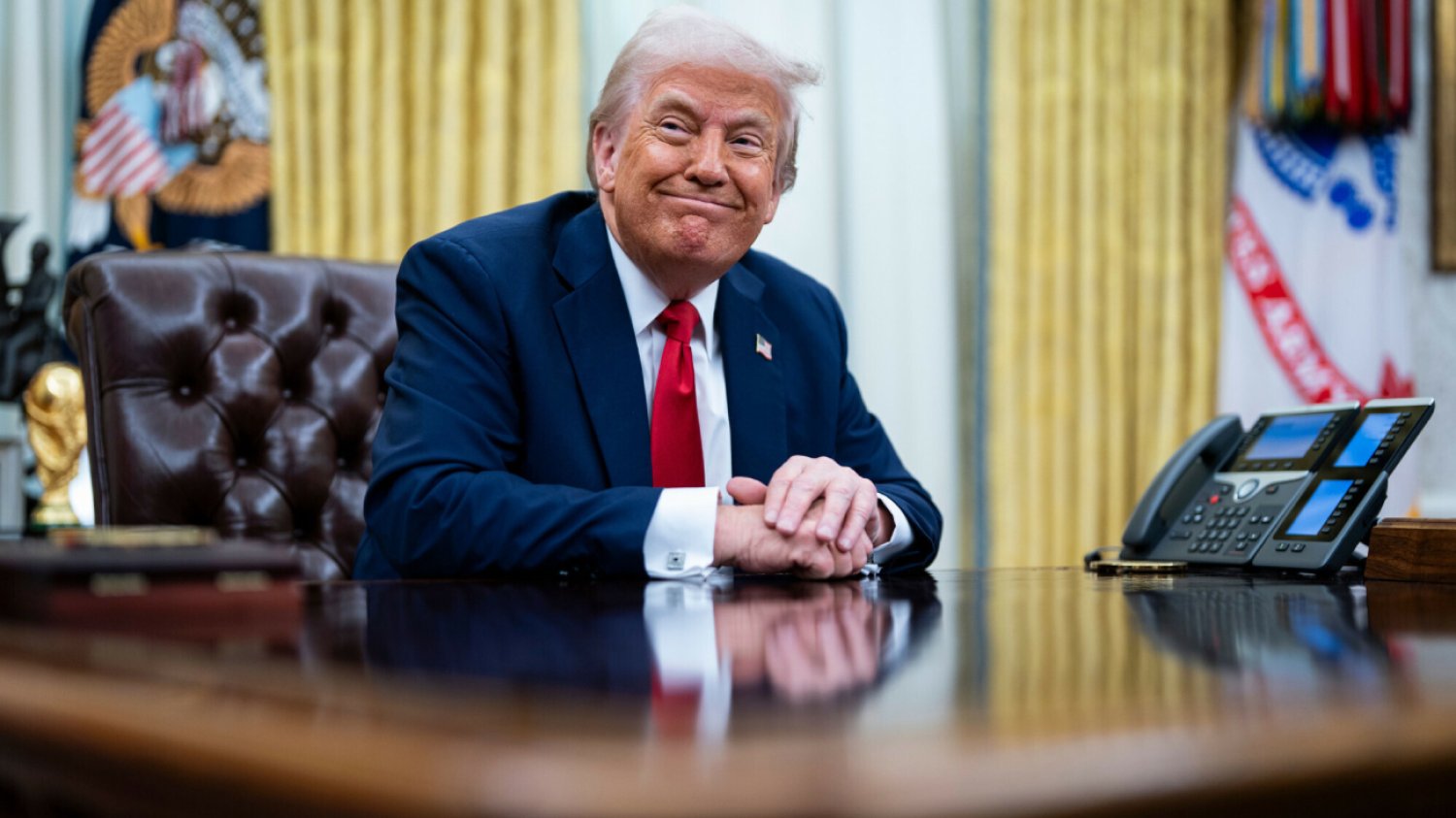 Trump jedzie w pierwszą zagraniczną podróż. Cel: inwestycja na niemal bilion dolarów Trump leci do Arabii Saudyjskiej. To będzie jego pierwsza, oficjalna zagraniczna podróż.