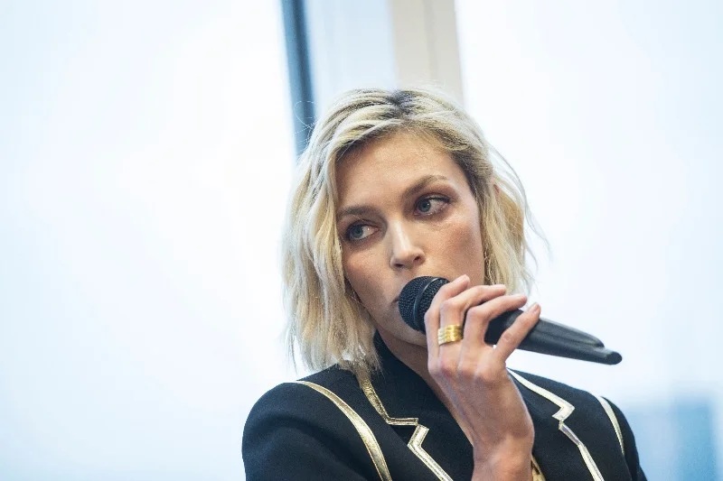 Anja Rubik w książce "Sexedpl" przeprowadziła 18 rozmów z lekarzami, pedagogami i seksuologami