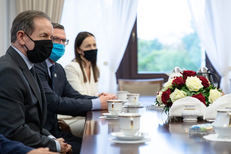 Błąd dwóch senatorów opozycji w głosowaniu ws. Funduszu Odbudowy.