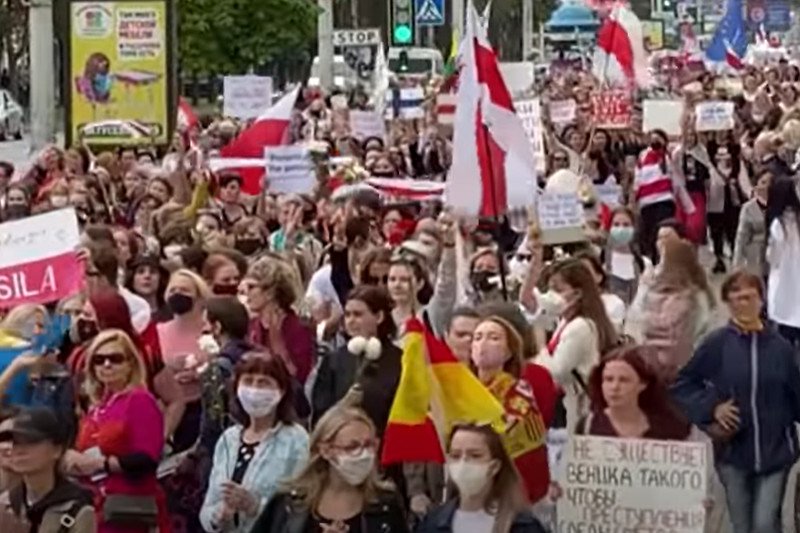 W sobotę w Mińsku odbyła się manifestacja kobiet. Tak domagają się ustąpienia Aleksandra Łukaszenki.
