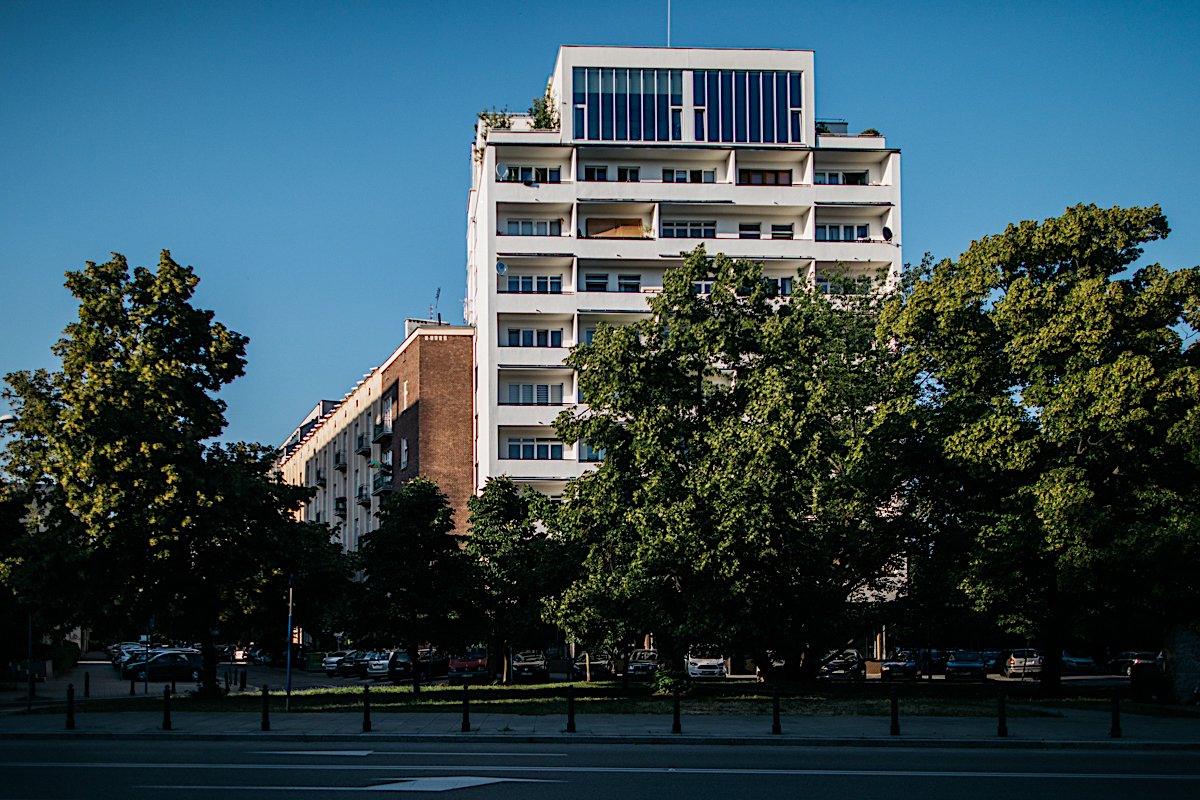Dom na dachu, a może Dom Kereta? W Warszawie jest sporo budynków, o których nie miałeś pojęcia, a są zaliczane do pereł architektury w stolicy.