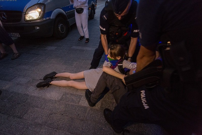 Policja broni się przed oskarżeniami po proteście środowisk LGBT.