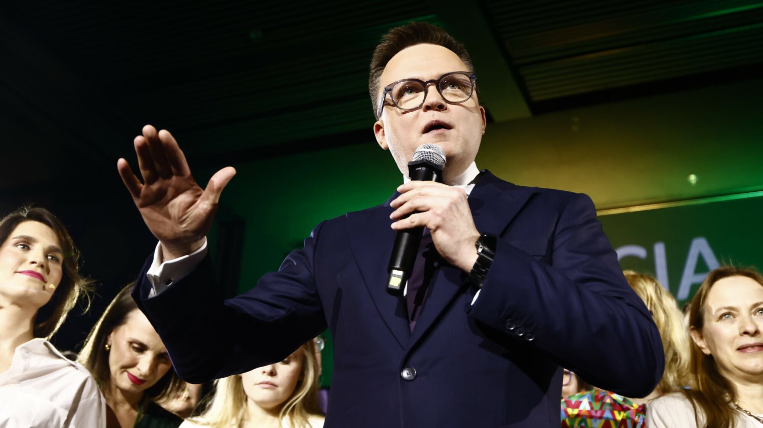 Szymon Hołownia skomentował wynik Trzeciej Drogi w wyborach do Parlamentu Europejskiego. Szymon Hołownia na wieczorze wyborczym Trzeciej Drogi
