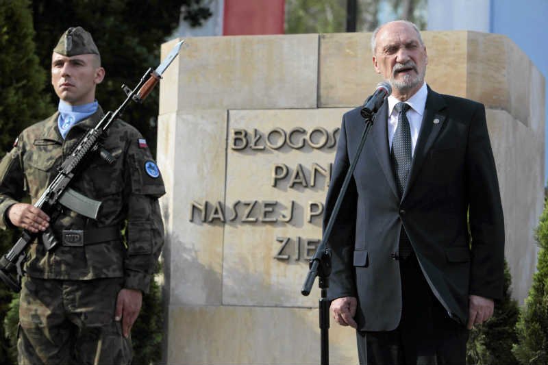 Czy Antoni Macierewicz posłucha powstańców warszawskich, którzy nie chcą apelu smoleńskiego?