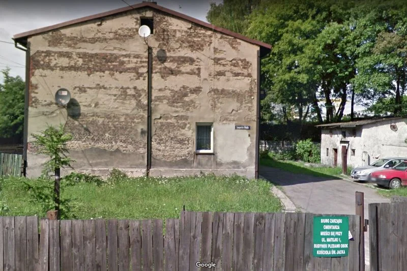 Taki budynek znajdziemy pod adresem podanym przez autora fanpage'u Zakład Pogrzebowy A.S. Bytom.