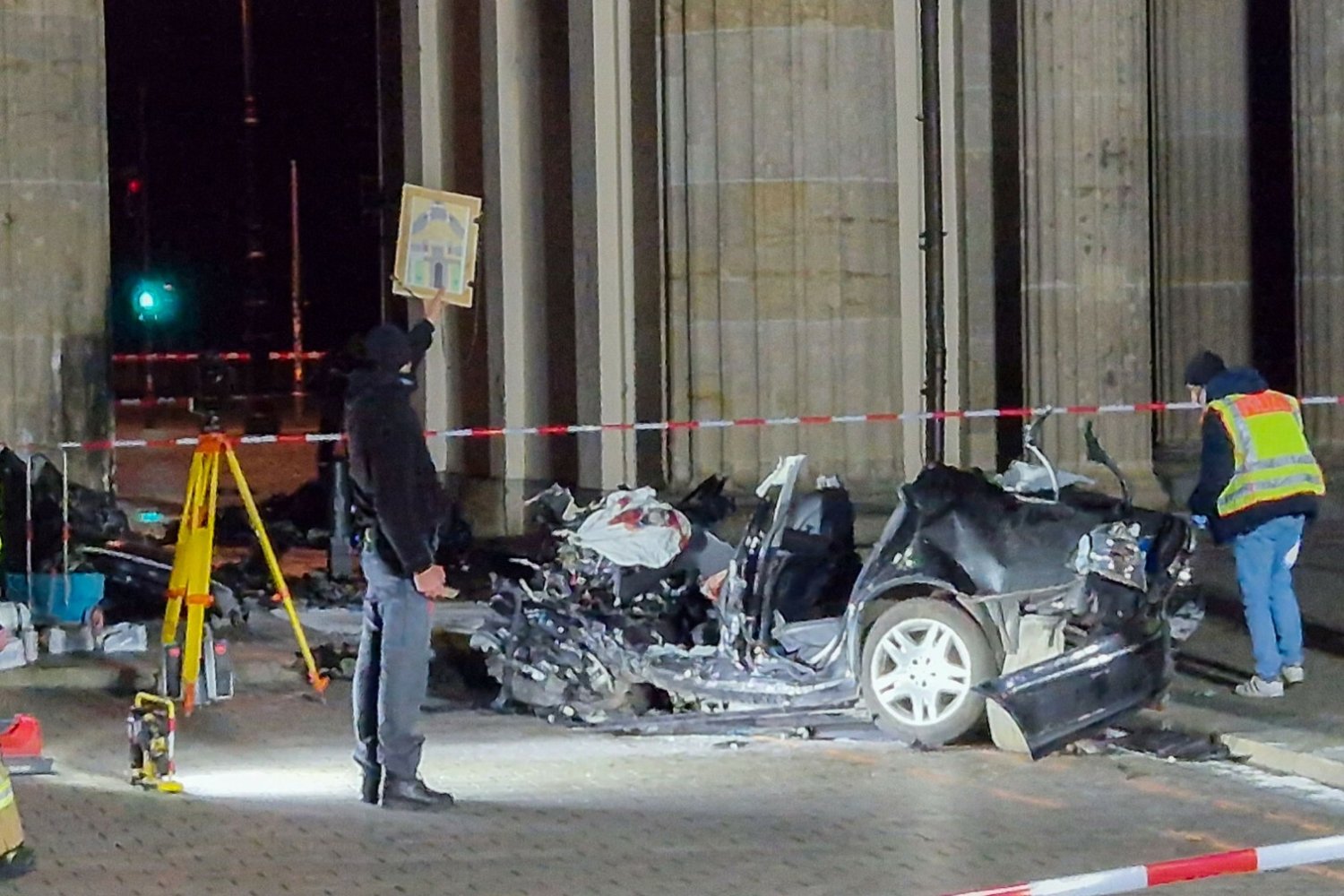 Samochód Polaka po wypadku w Berlinie.