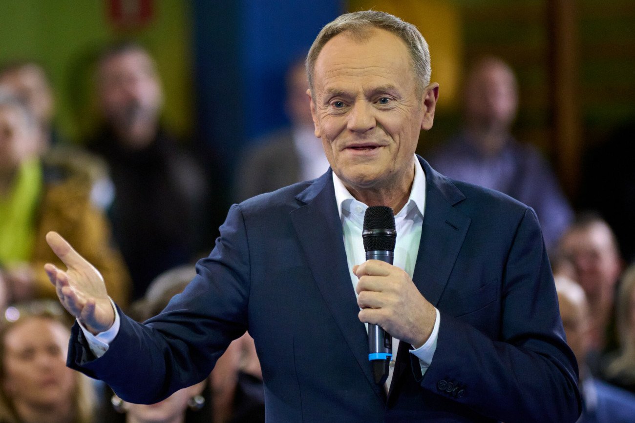 Strategia opozycji przynosi efekty. PiS wciąż bez szans na większość.