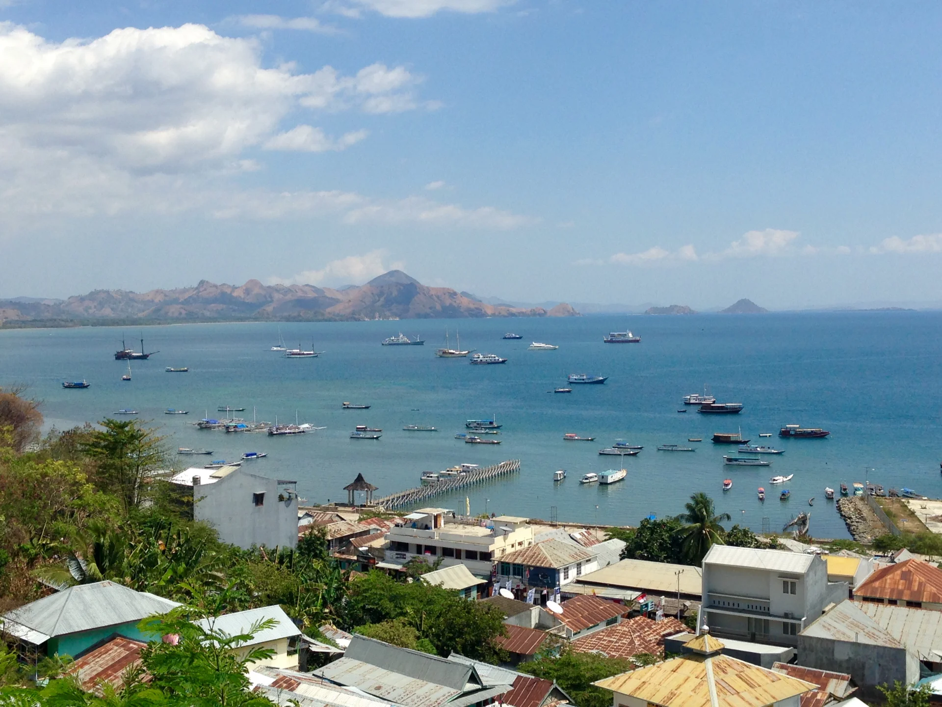 Port w Labuan Bajo. Indonezja.