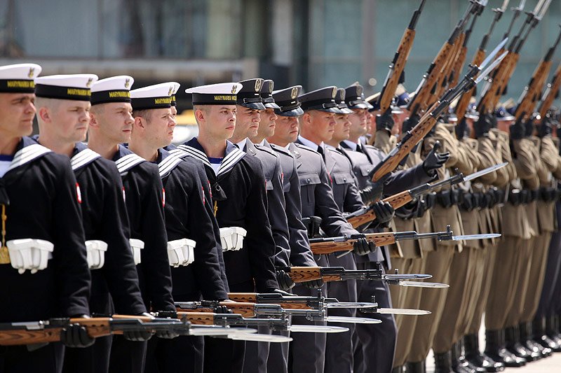 Już wkrótce polscy żołnierze z dumą będą musieli nosić mundury z metką "made in China"...