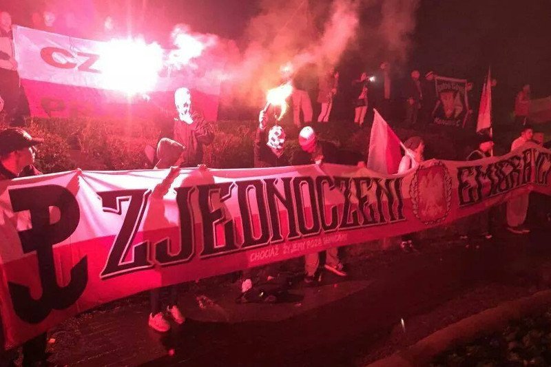 Dzień Niepodległości świętują też Polacy na Wyspach Brytyjskich. Niekoniecznie w godny sposób