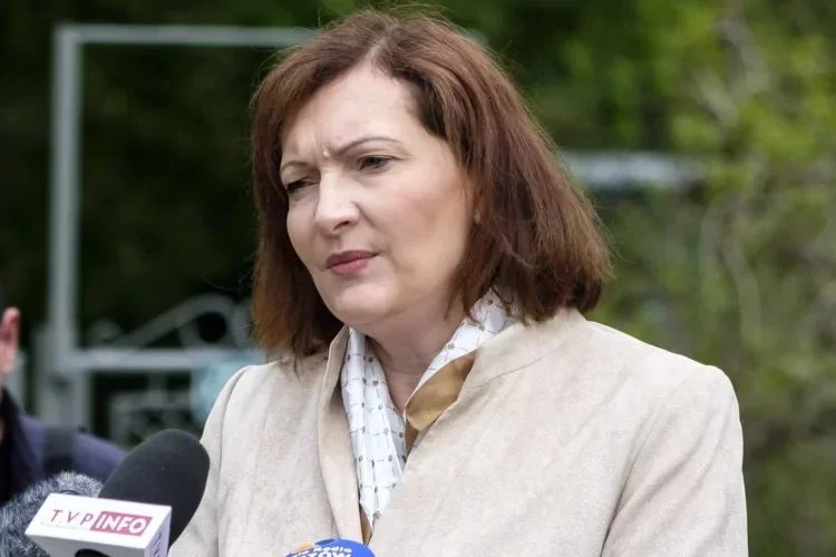 Ewa Leniart tłumaczy zachowanie swojego sztabowca.