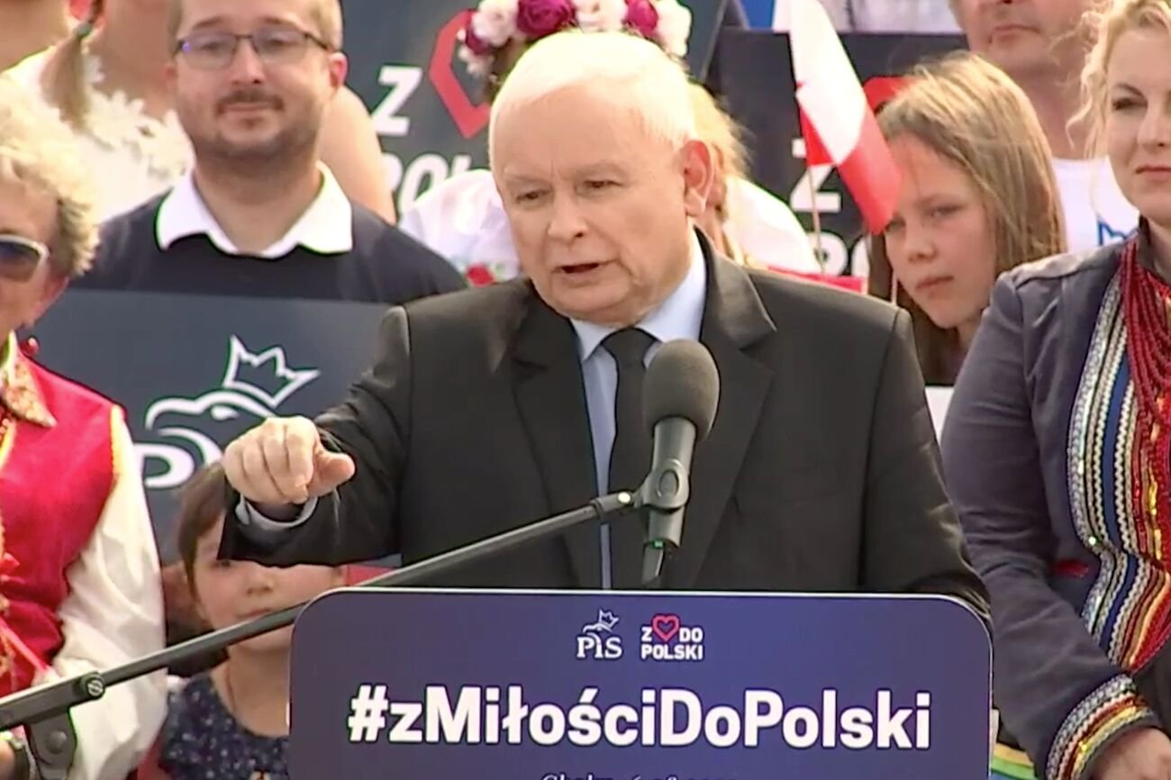 Jarosław Kaczyński w pewnym momencie przerwał na chwilę swoje przemówienie w Chełmie.