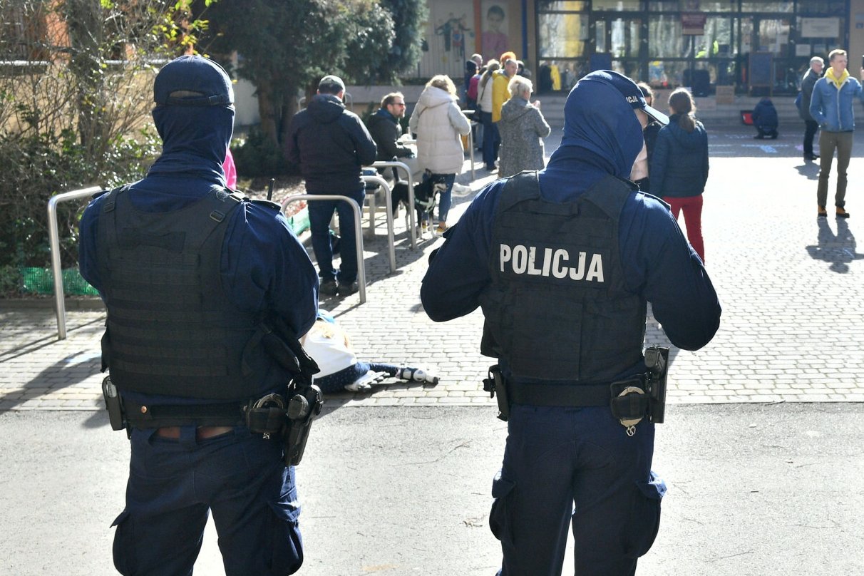 Radom: Próba zabójstwa przy szkole. Założył dziecku sznurek na szyję