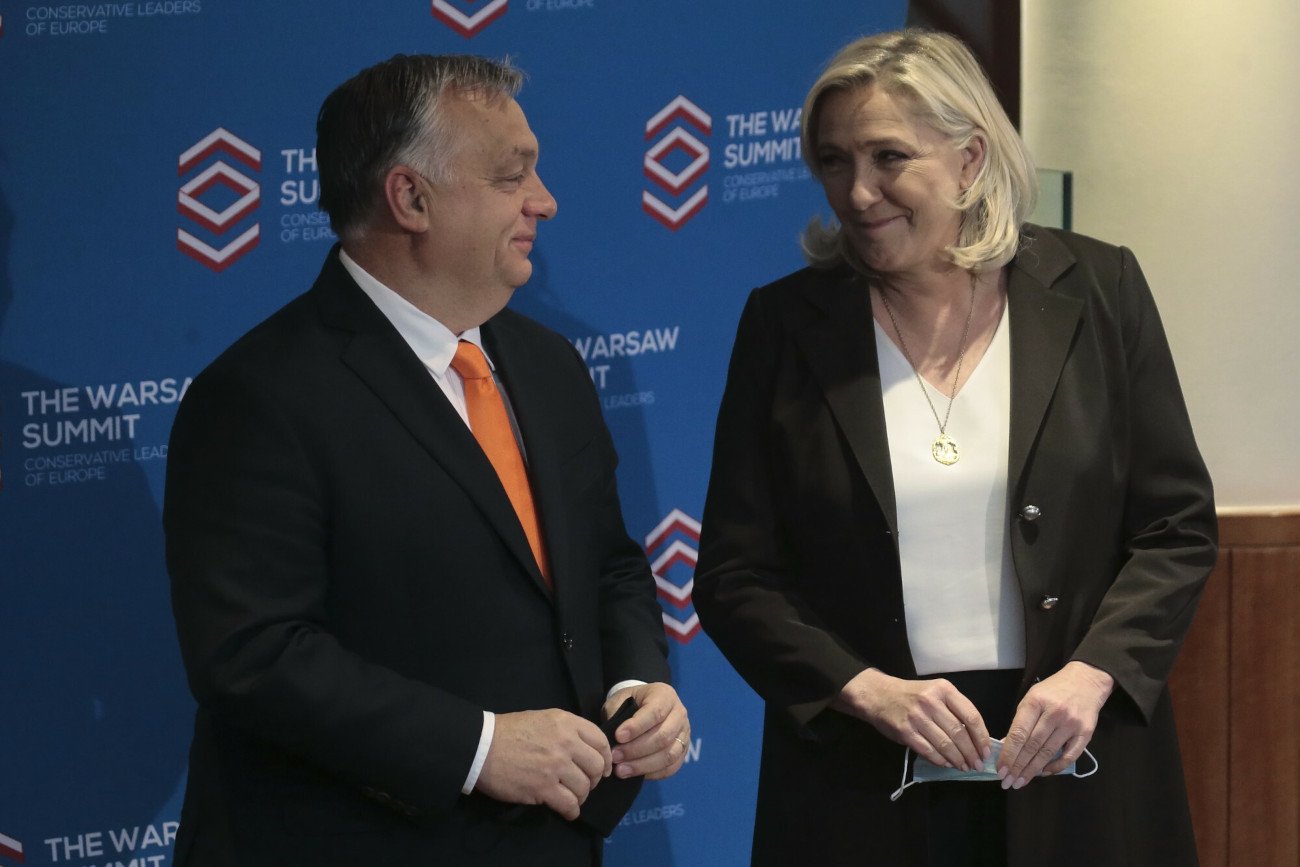 Zjazd prawicy w Warszawie. Fala krytycznych komentarzy po Warsaw Summit.