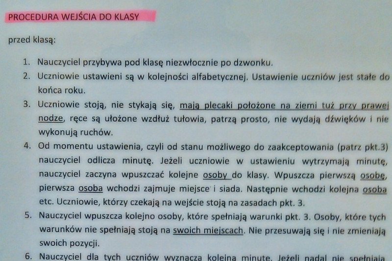 Kontrowersyjny regulamin wejścia sześciolatków do klasy