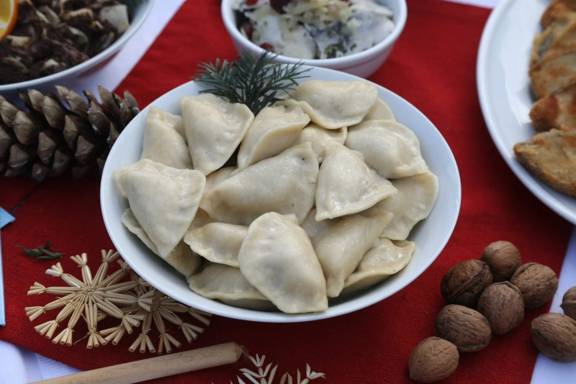 Ciasto na pierogi w stylu Magdy Gessler. Wystarczą 3 składniki