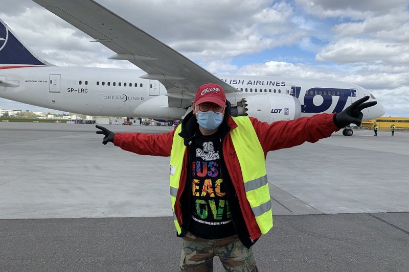 WOŚP we współpracy z LOT sprowadziła kolejny transport środków ochronnych do walki z koronawirusem.