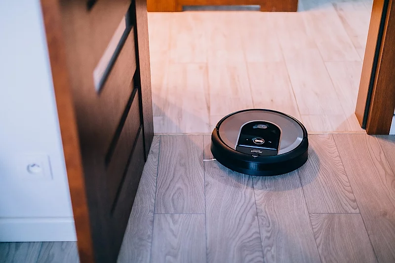 Z mapowaniem mieszkania wiąże się też kolejna nowość w funkcjonalnościach testowanego robota Roomba – możliwość nadawania nazw zapamiętanym przez niego pomieszczeniom