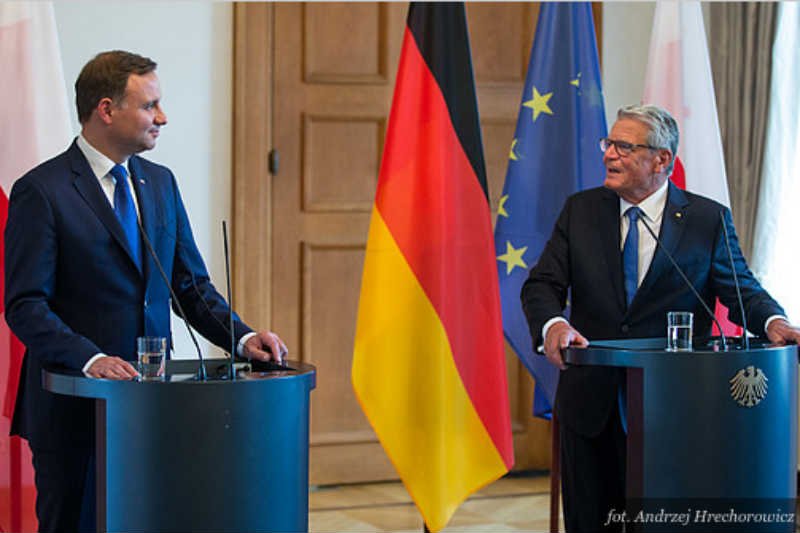 Andrzej Duda nie powinien wykorzystywać zagranicznych wizyt, by źle mówić o Polsce.