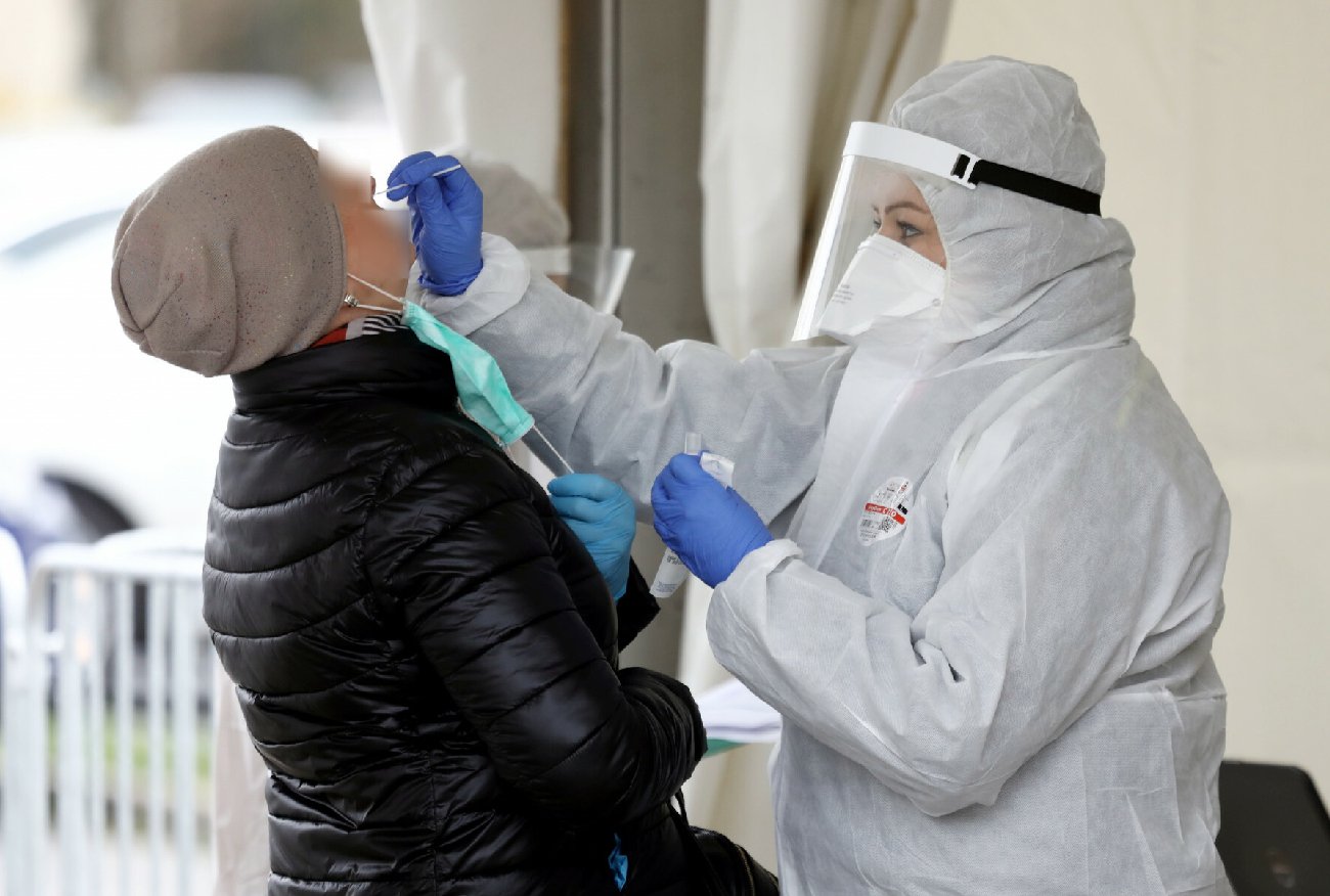 Darmowe testy na koronawirusa w aptekach. Materiały dotarły tylko do 70 placówek