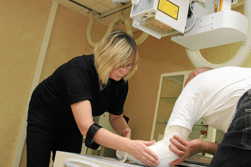 Technicy radiologii od ubiegłego roku pracują dłużej, za to samo wynagrodzenie