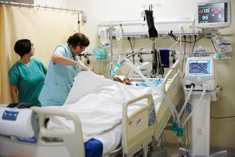 Polska ma deficyt respiratorów i OIOM-ów.
