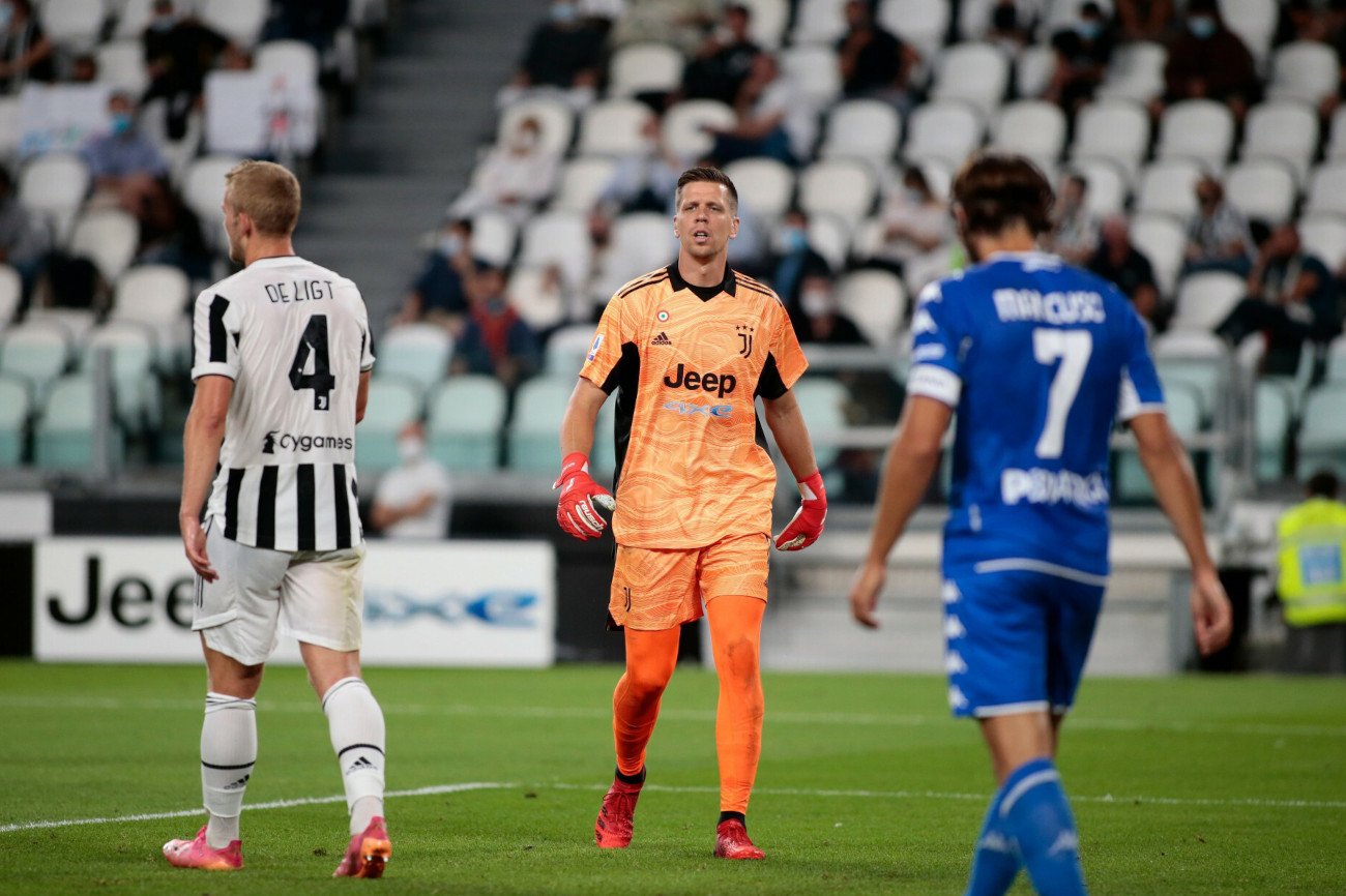 Wojciech Szczęsny w sobotnim meczu z Empoli musiał raz wyciągać piłkę z siatki.