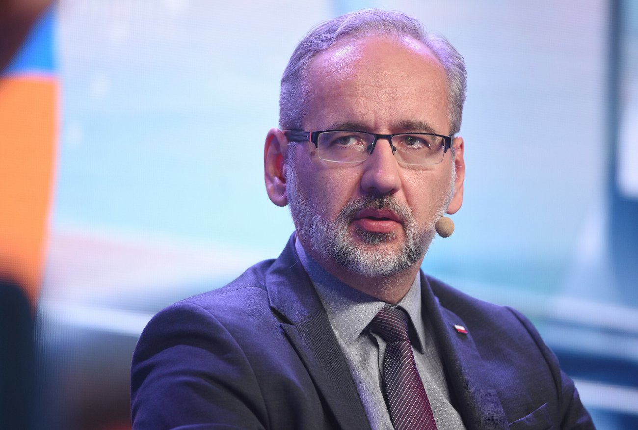 Adam Niedzielski znalazł się w wizerunkowej pułapce? Ekspert mówi o "ordynarnej propagandzie"