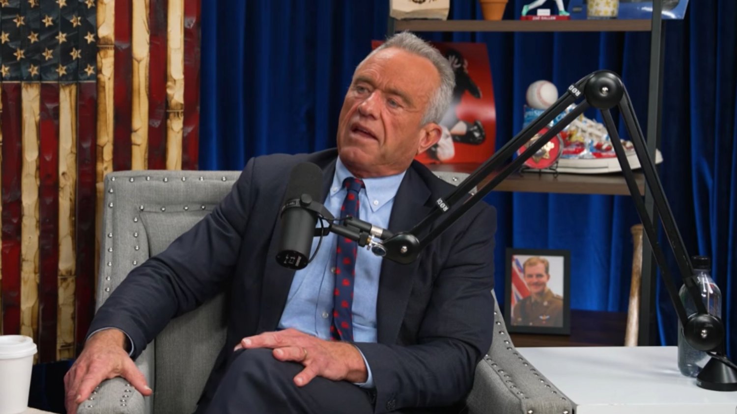 Kennedy nie boi się zarazków, bo "wciągał kreski z sedesu". Odlot człowieka Trumpa